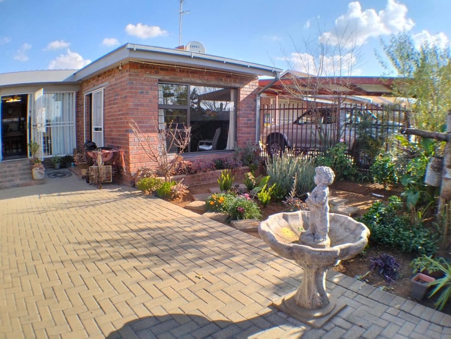 2 Bedroom Property for Sale in Pellissier Free State